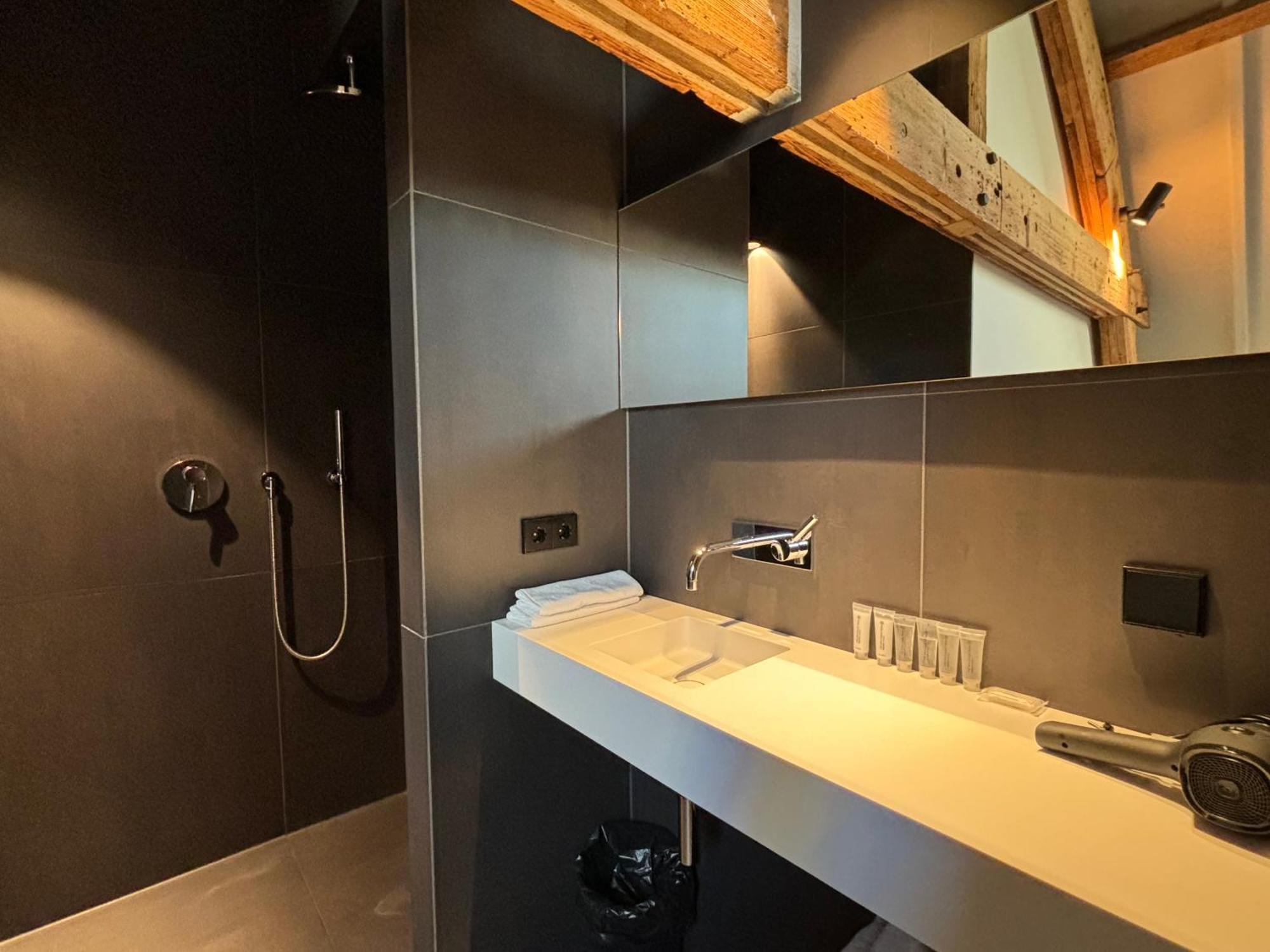 Kazerne Hotel - Member Of Design Hotels Eindhoven Bagian luar foto