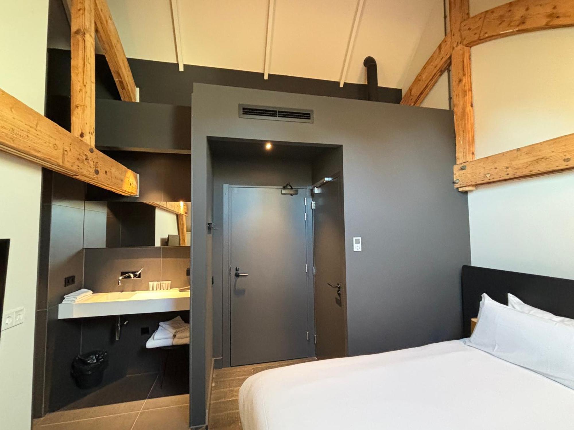 Kazerne Hotel - Member Of Design Hotels Eindhoven Bagian luar foto