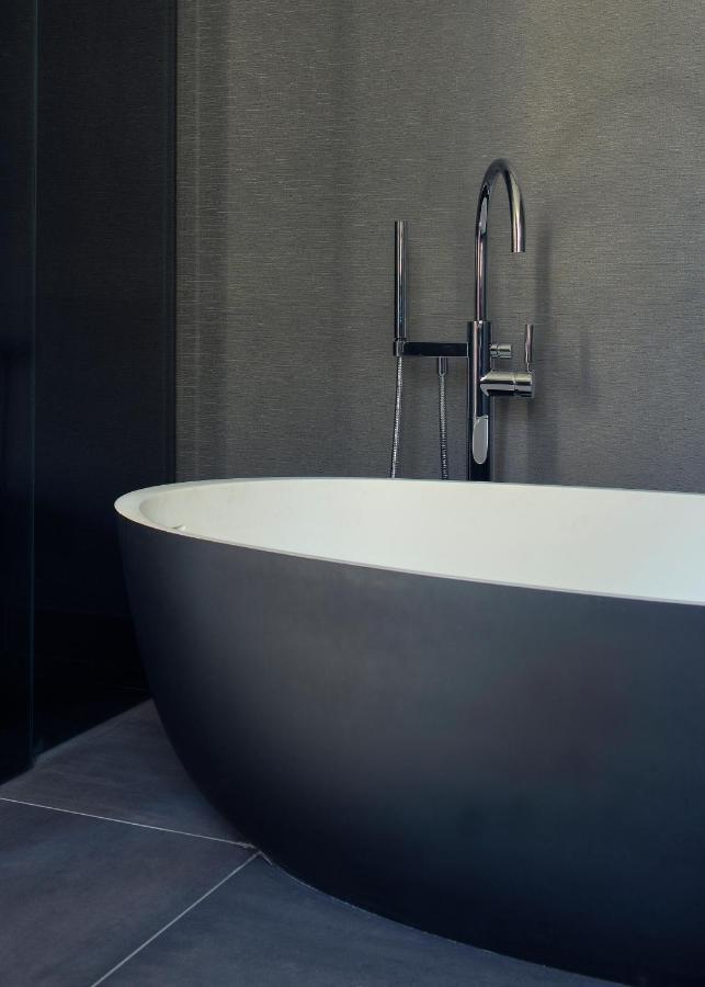Kazerne Hotel - Member Of Design Hotels Eindhoven Bagian luar foto